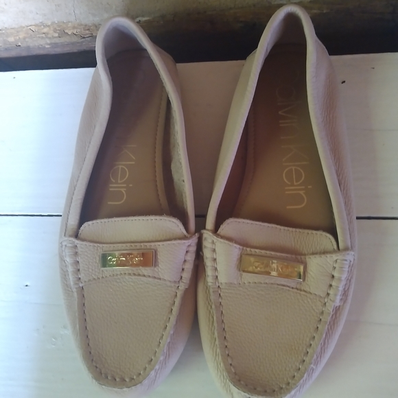 Calvin Klein Shoes - Calvin Klein Pink Pebbled Leather Driving Moccasins Size 10